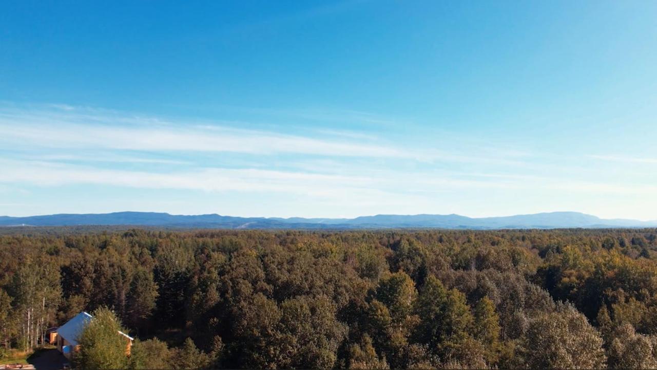 Au Pied Des Monts-Valin, Hebergement Touristique Saint-Honoré Zewnętrze zdjęcie